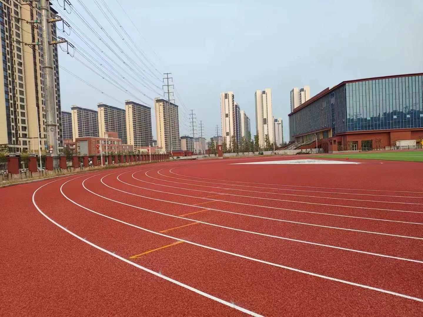 1708649268443866.jpg 商丘一高混合型跑道1.jpg